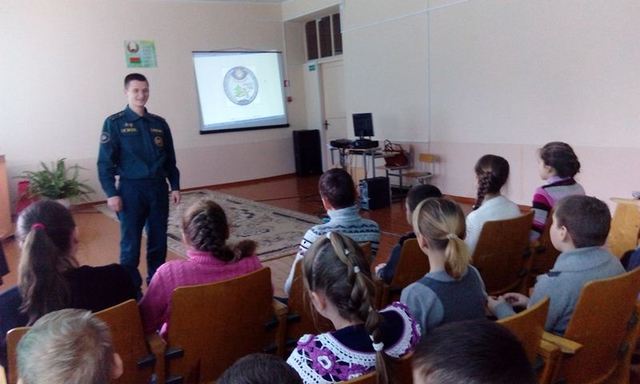 Предупредить чрезвычайные ситуации в период Новогодних праздников. Предупредить чрезвычайные ситуации в период Новогодних праздников.
